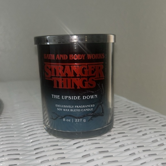 NEW Bath and Body Works STRANGER THINGS ‘The Upside Down’ Single Wick Candle - Picture 2 of 3